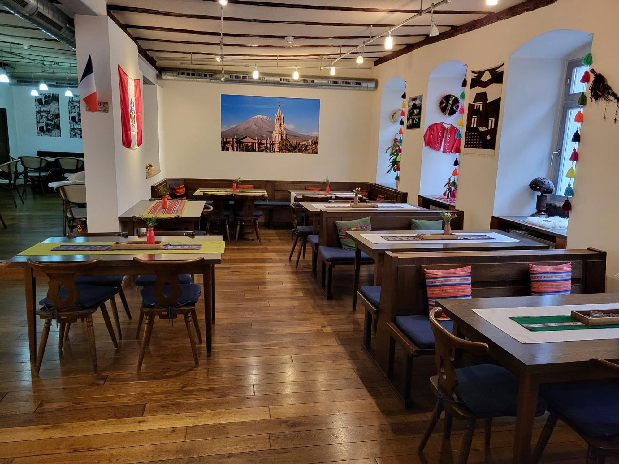 Gasthaus Zur Rose, Peruanisches Restaurant Und Franzoesisches Cafe Zell am Main Bagian luar foto